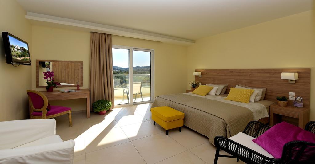 Evita Aparthotel 3*